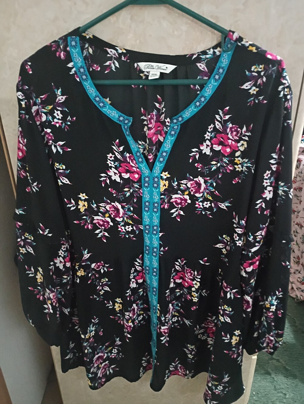 The Pioneer Woman Black Floral Tunic with Teal Embroidered Trim Size 3x